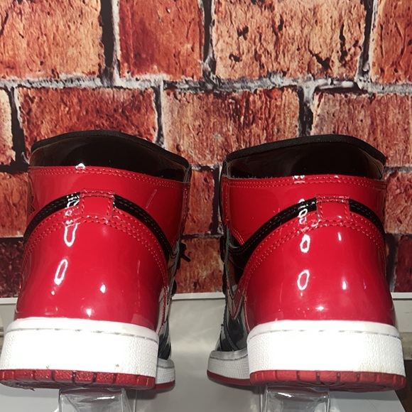 Air Jordan 1 Retro High OG - Picture 4 of 6